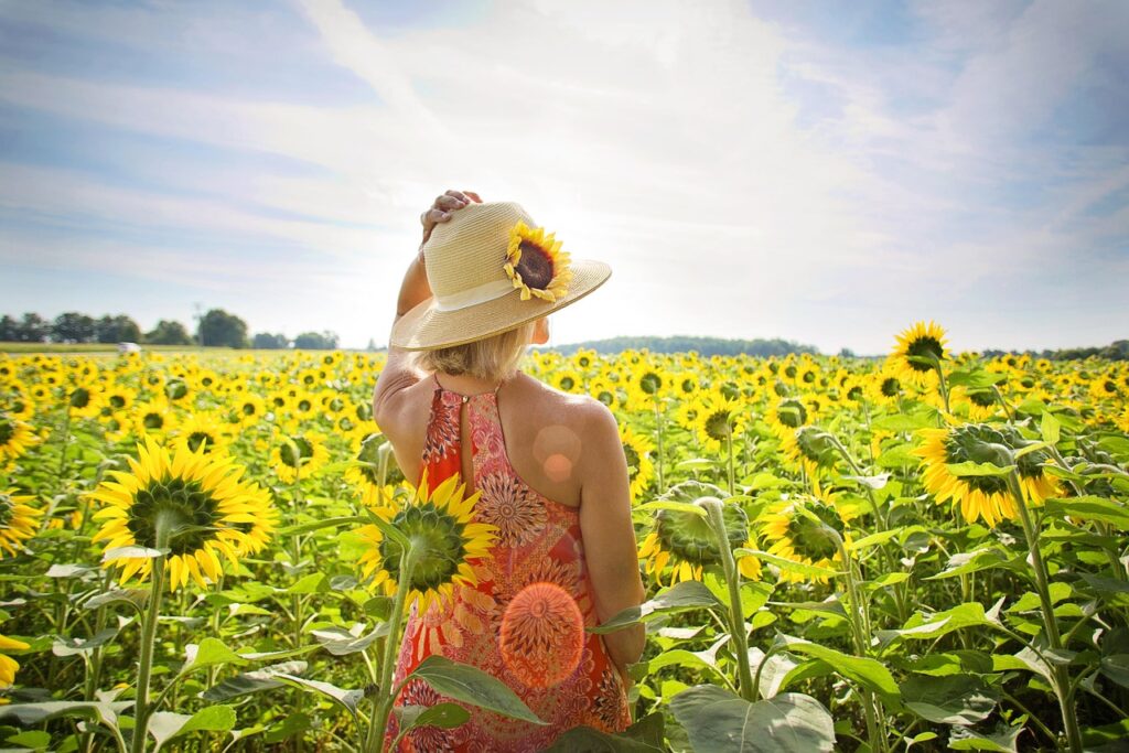 Auto-Reset Your Mood: woman in a field of sunflowers